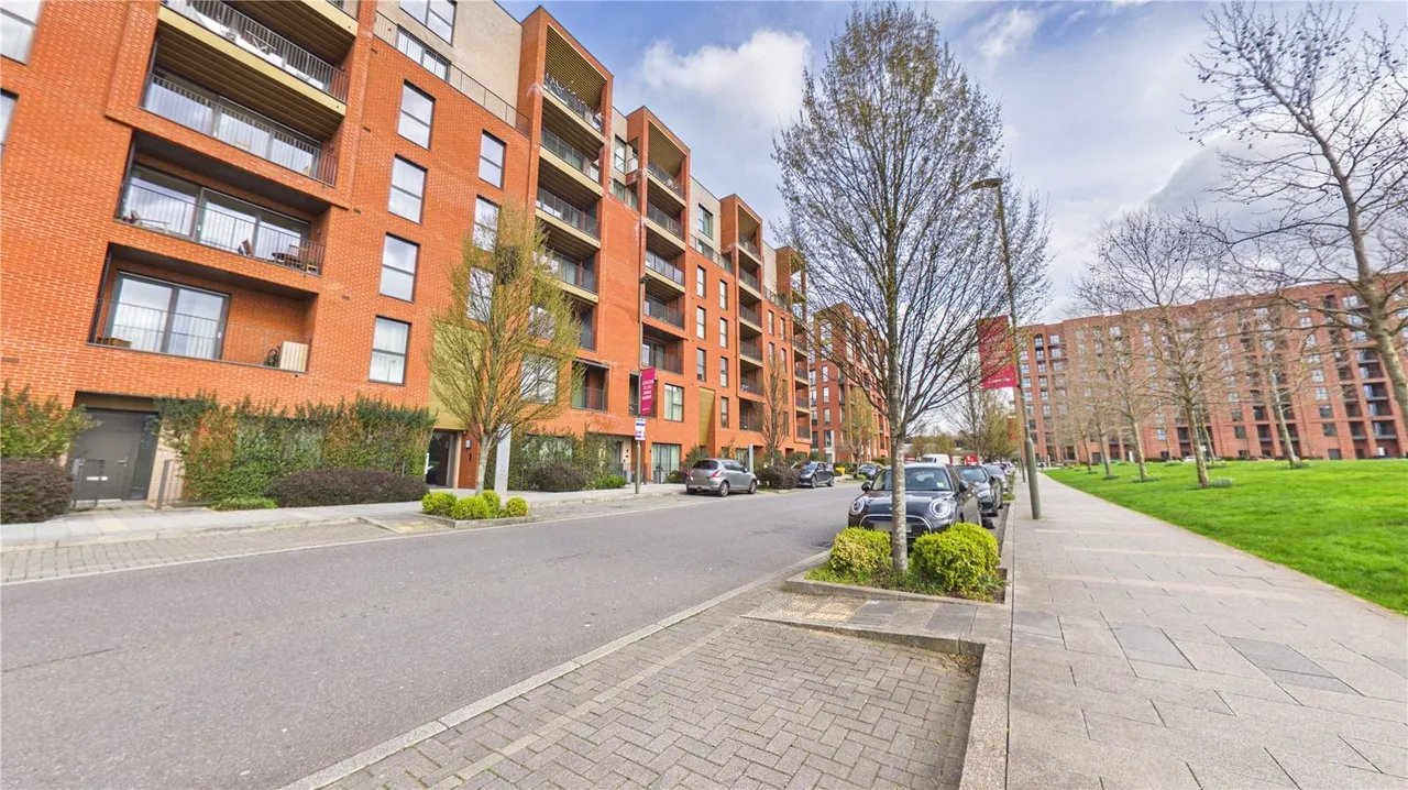 Lismore Boulevard, London, NW9, photo 24