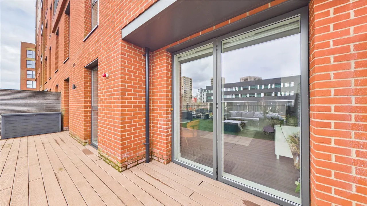 Lismore Boulevard, London, NW9, photo 18