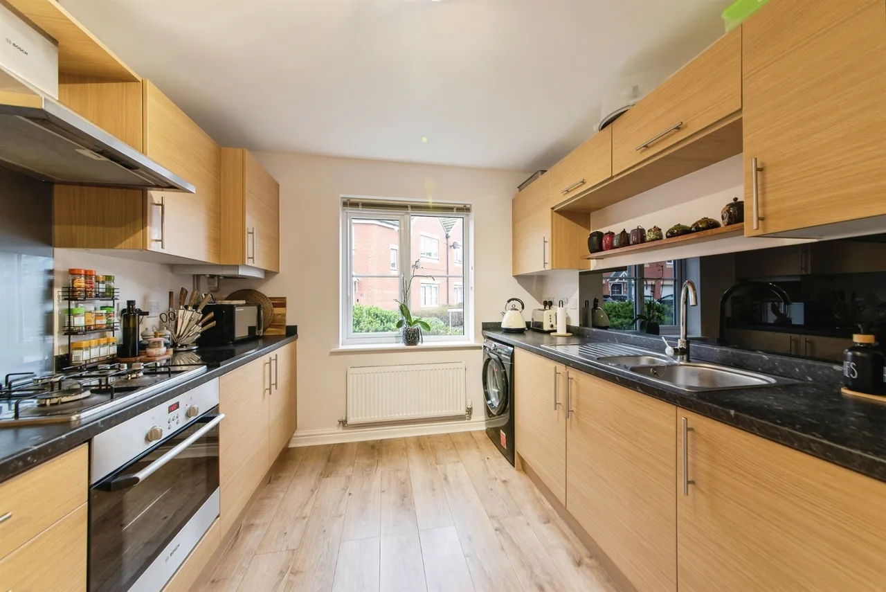 Silverstone Road, Bourne, PE10, photo 3