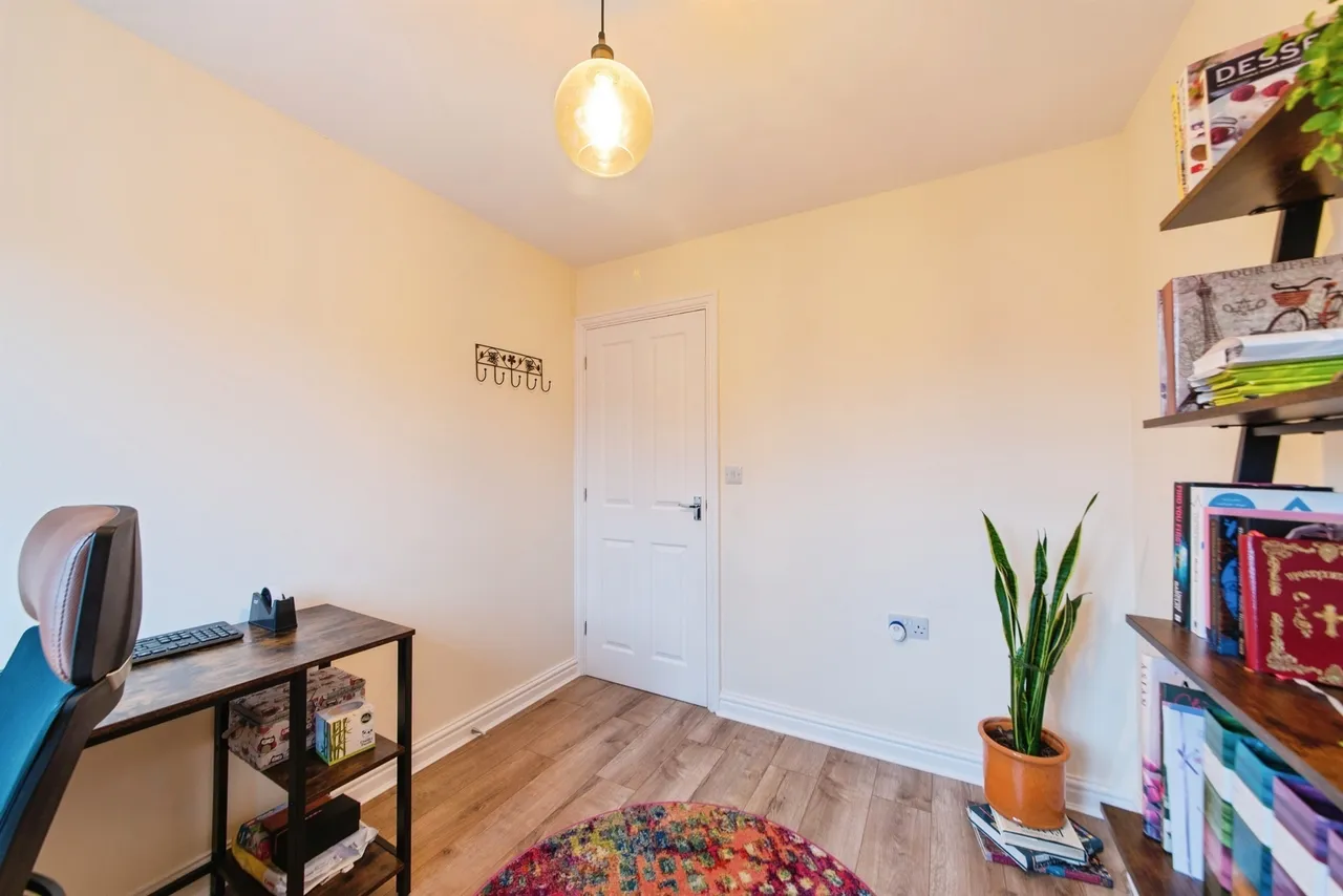 Silverstone Road, Bourne, PE10, photo 13