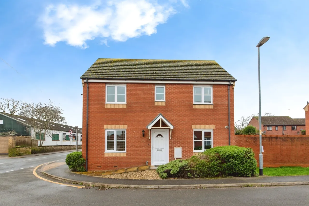 3 bed house for sale, Silverstone Road, Bourne, PE10