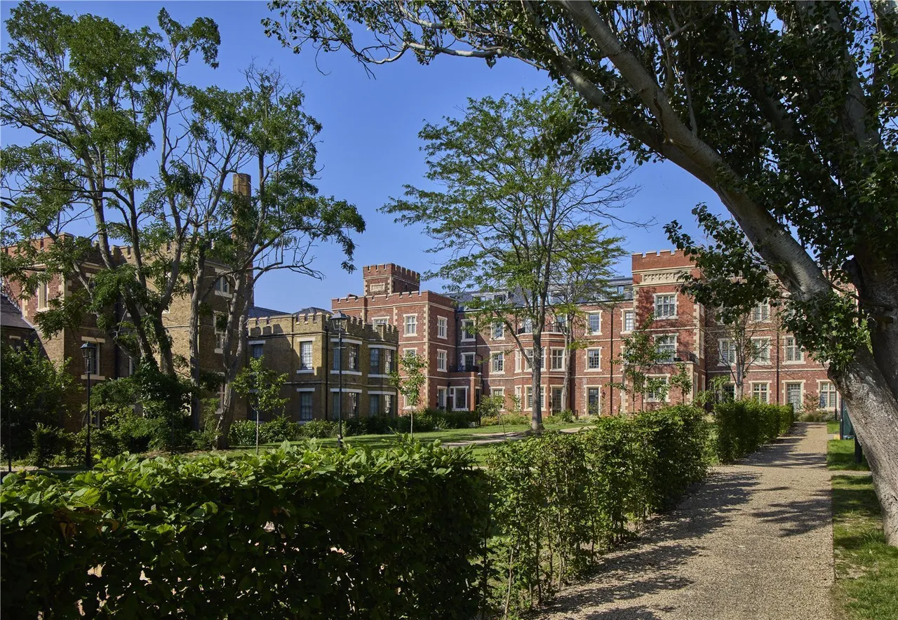 St. George's Gardens, London, SW17, photo 12