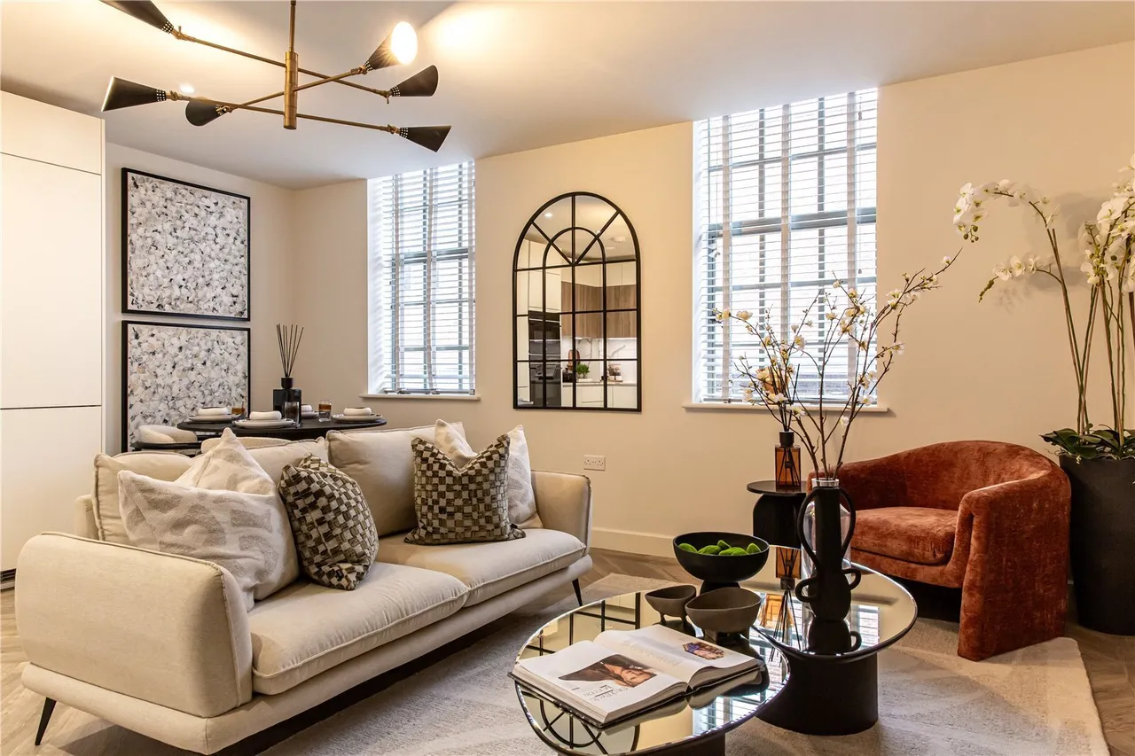 1 bed flat for sale, St. George's Gardens, London, SW17