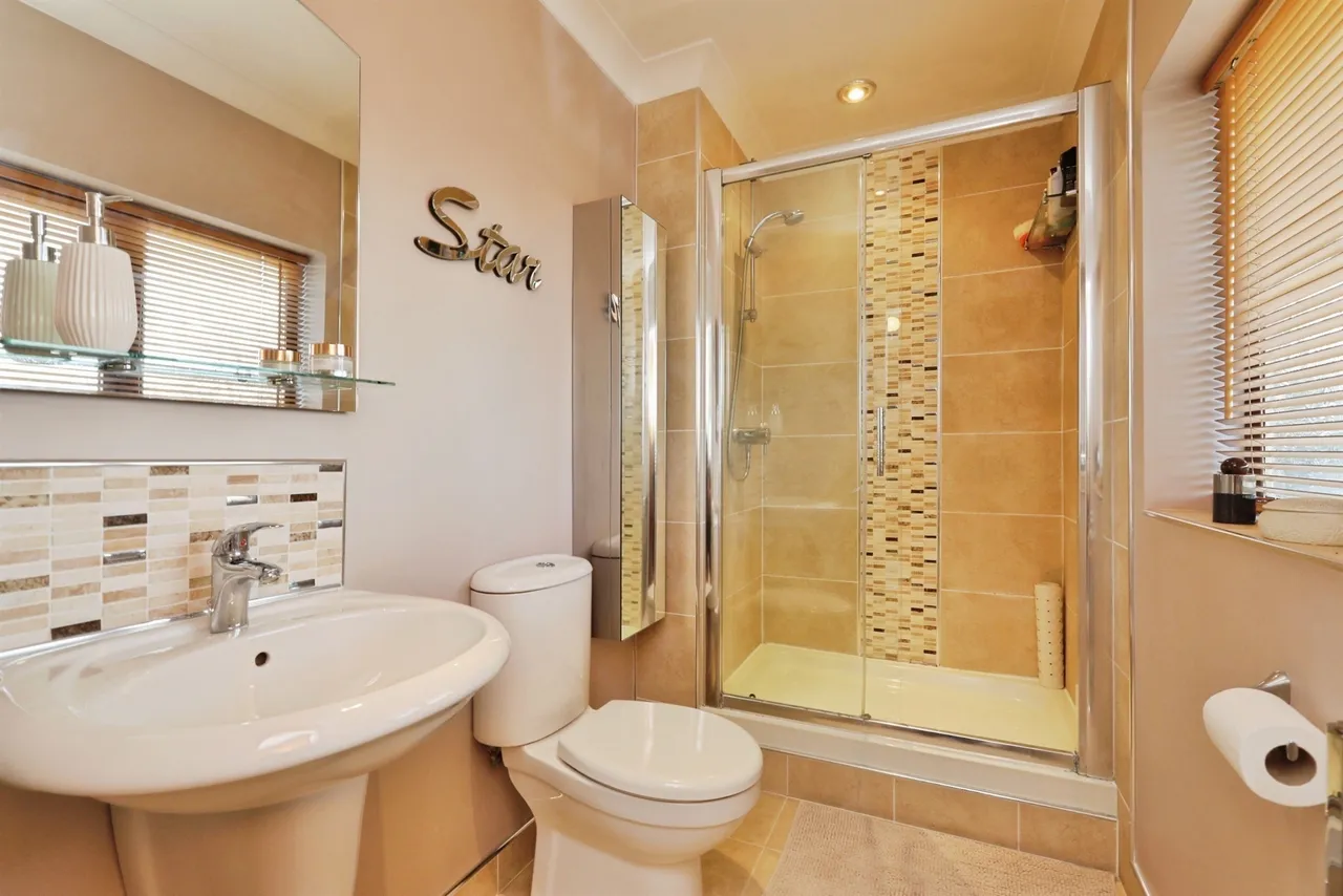 Grosvenor Road, Bircotes, Doncaster, photo 12