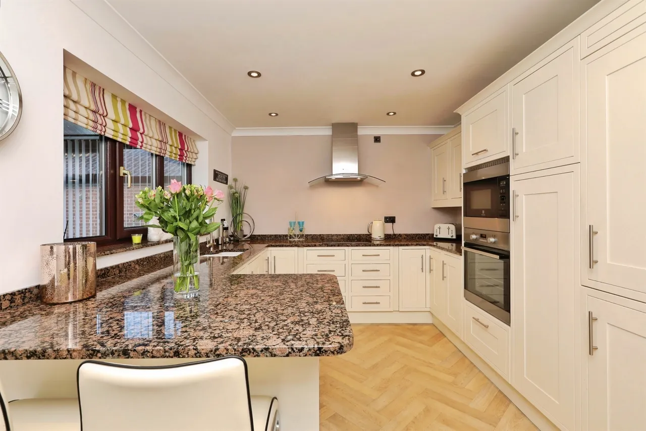 Grosvenor Road, Bircotes, Doncaster, photo 5