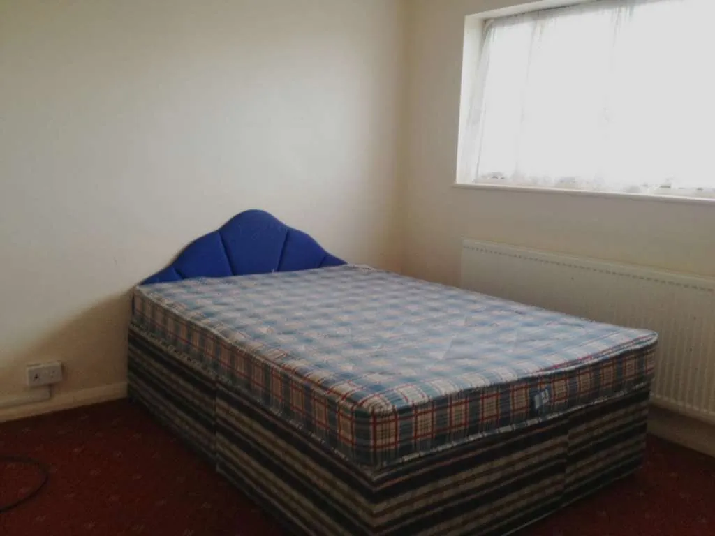 Queens Gardens, Rainham, RM13 8EB, photo 5