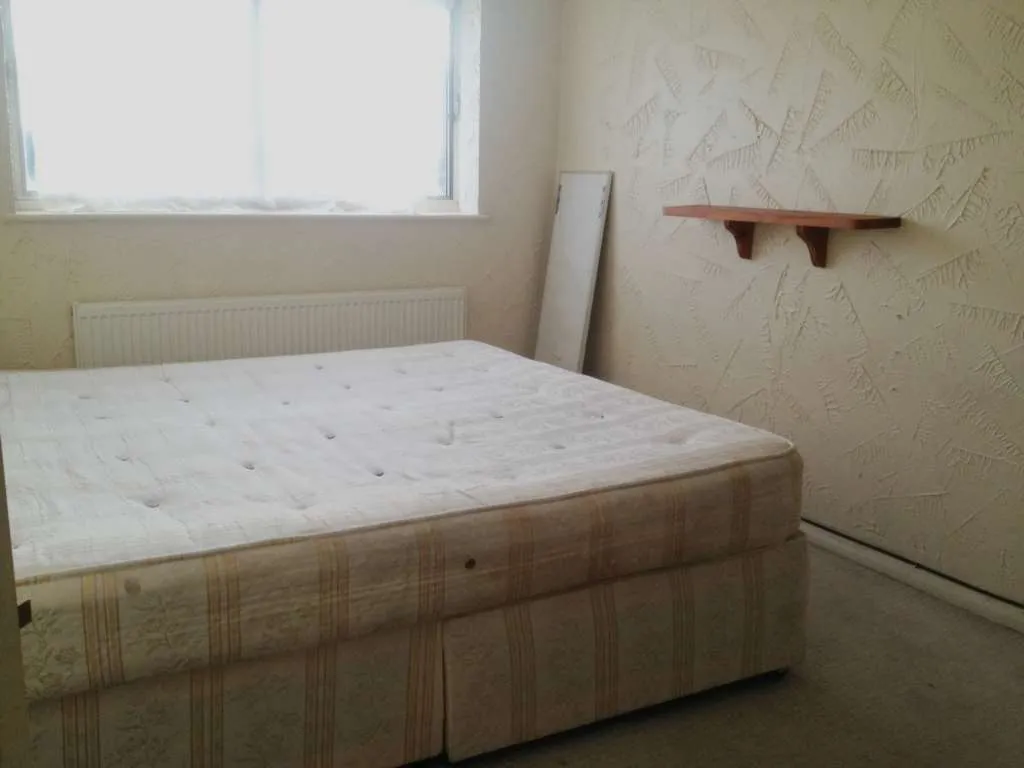 Queens Gardens, Rainham, RM13 8EB, photo 4
