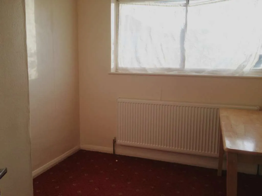 Queens Gardens, Rainham, RM13 8EB, photo 6