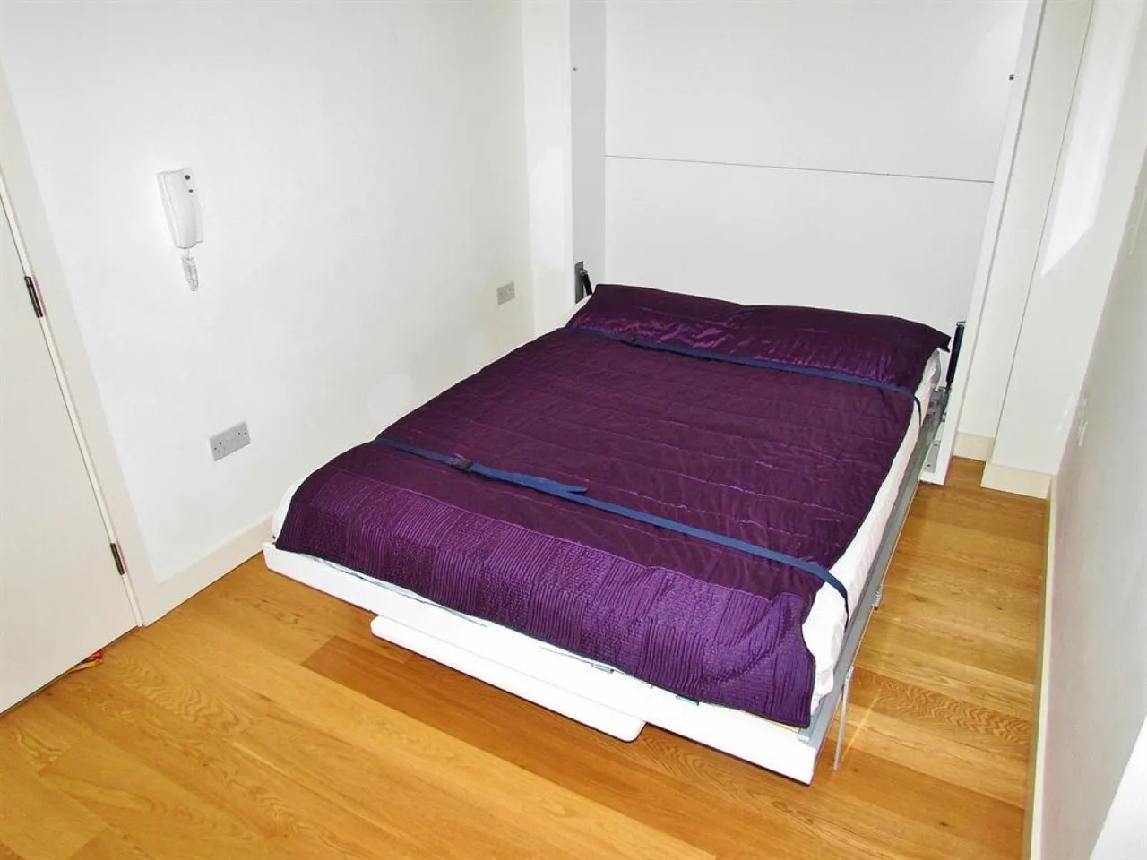 High Point Village, Hayes, UB3, photo 5