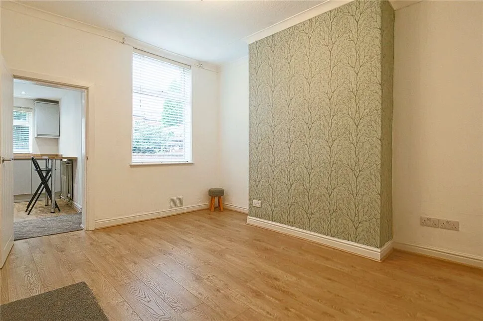 Stockport Road, Denton, M34, photo 3