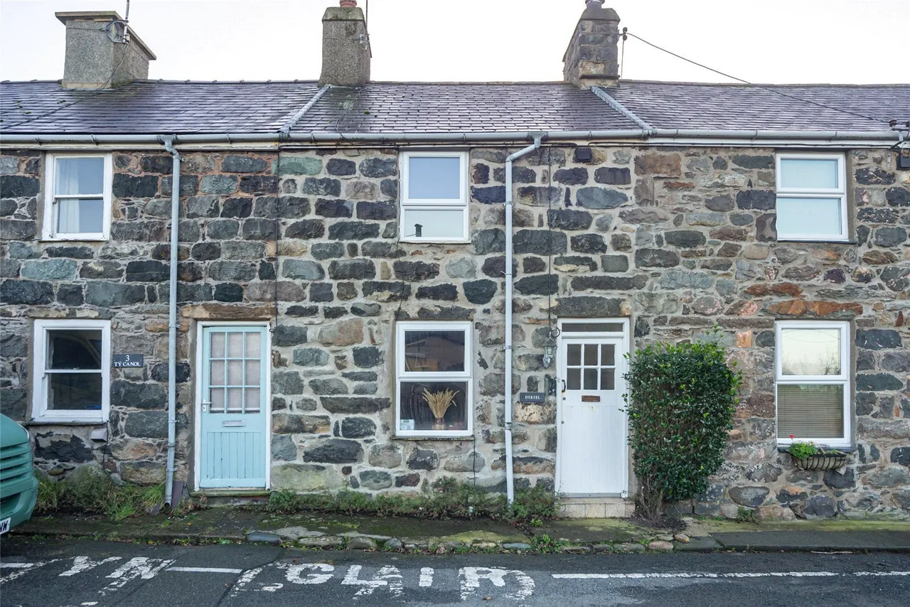 2 bed house for sale, Clynnogfawr, Caernarfon, LL54