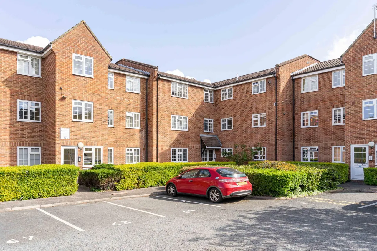 1 bed flat for sale, Ashdown Way, London, SW17
