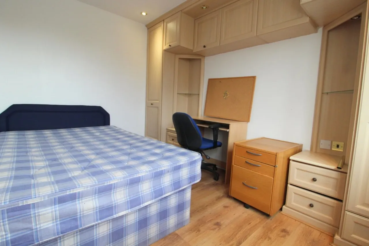 Nightingale Shott, Egham, photo 9