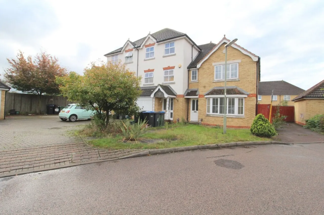 Nightingale Shott, Egham, photo 3