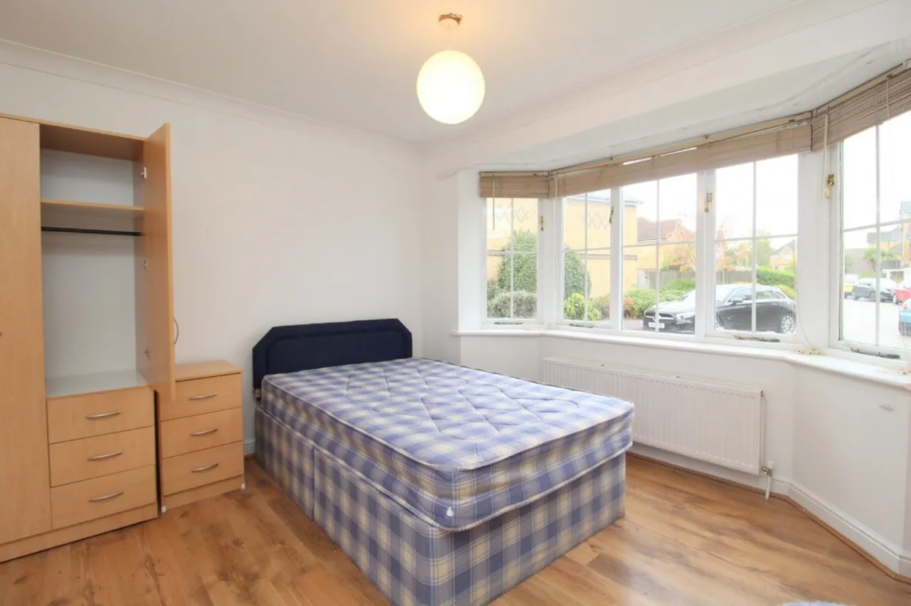 5 bed house to rent, Nightingale Shott, Egham
