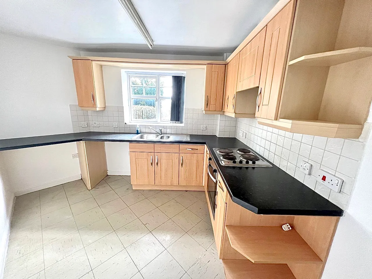 Pennant Court, Penn Road, Penn, Wolverhampton, WV3, photo 4