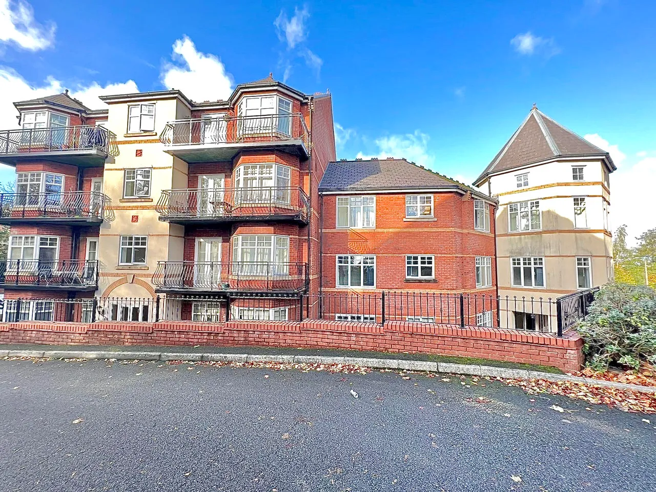 2 bed flat to rent — Pennant Court, Penn Road, Penn, Wolverhampton, WV3