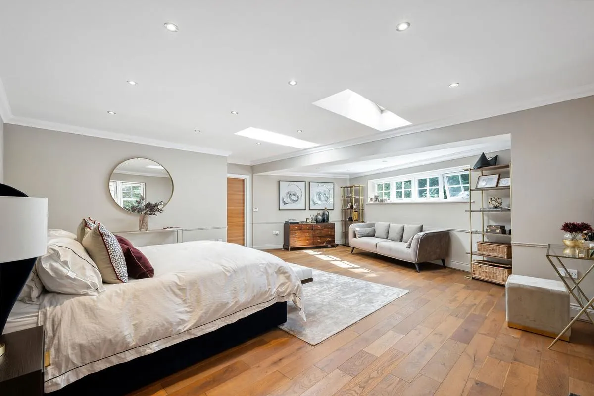 Ruxley Crescent, Esher, KT10, photo 29