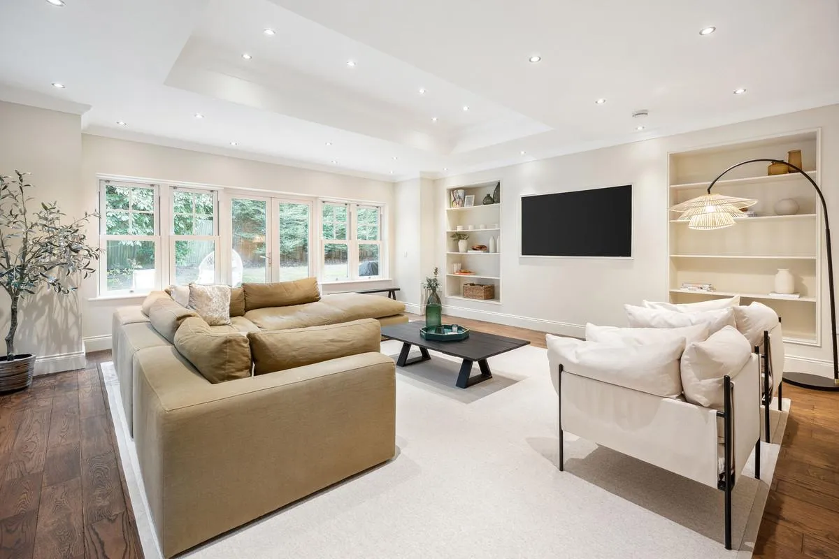 Ruxley Crescent, Esher, KT10, photo 15