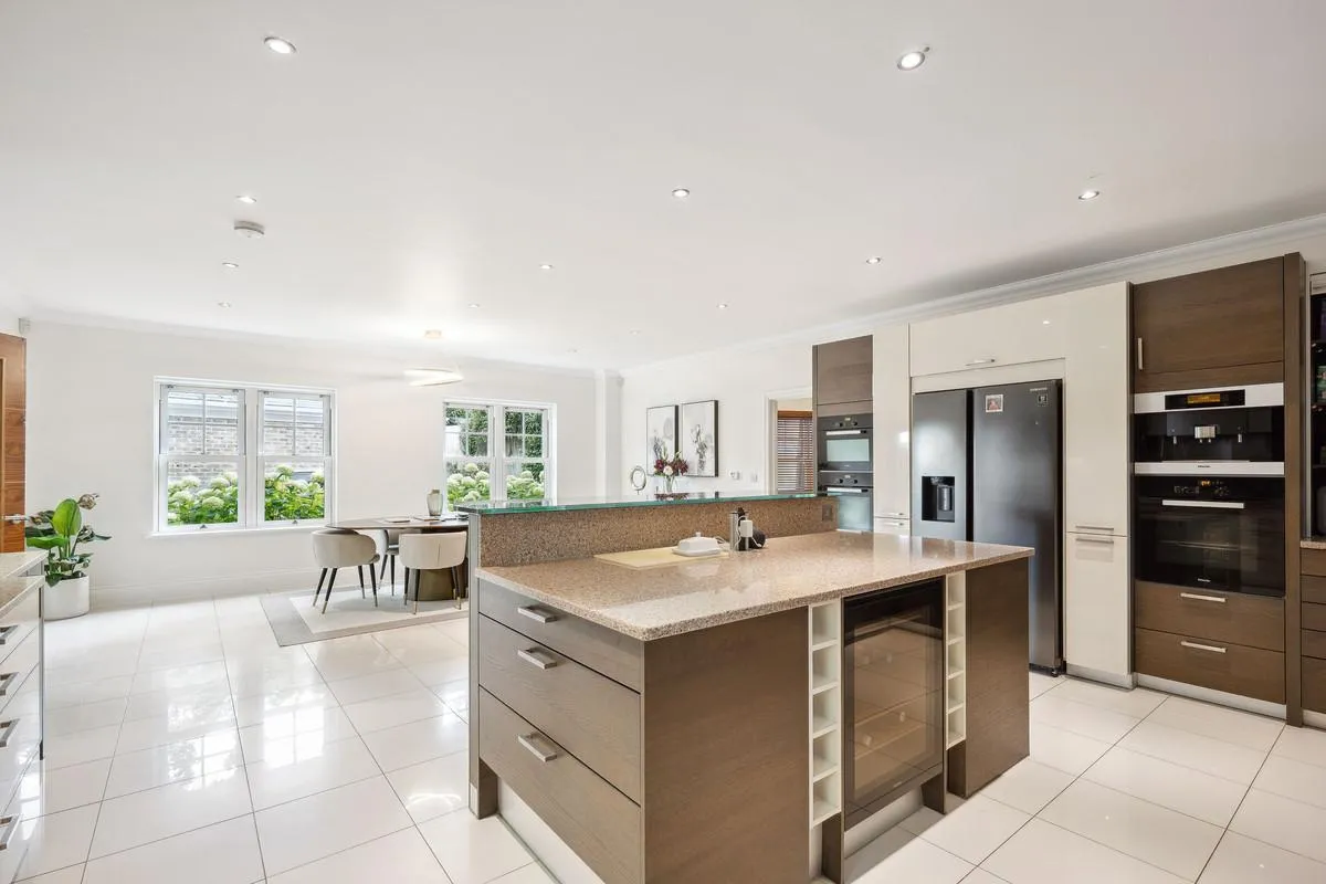 Ruxley Crescent, Esher, KT10, photo 14