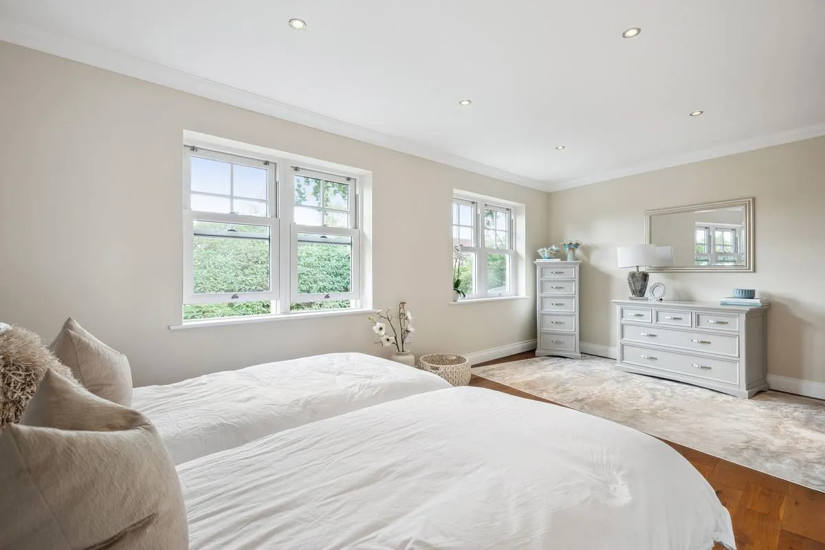 Ruxley Crescent, Esher, KT10, photo 27