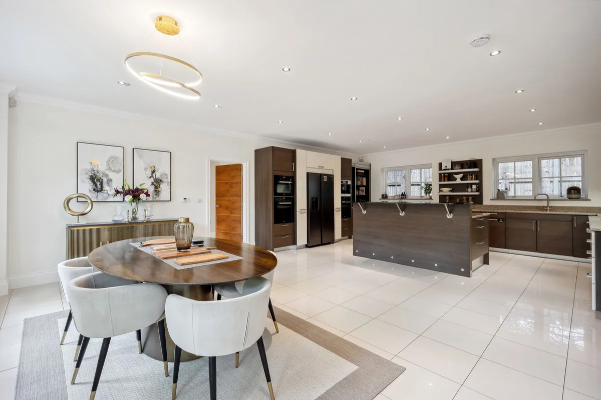 Ruxley Crescent, Esher, KT10, photo 10