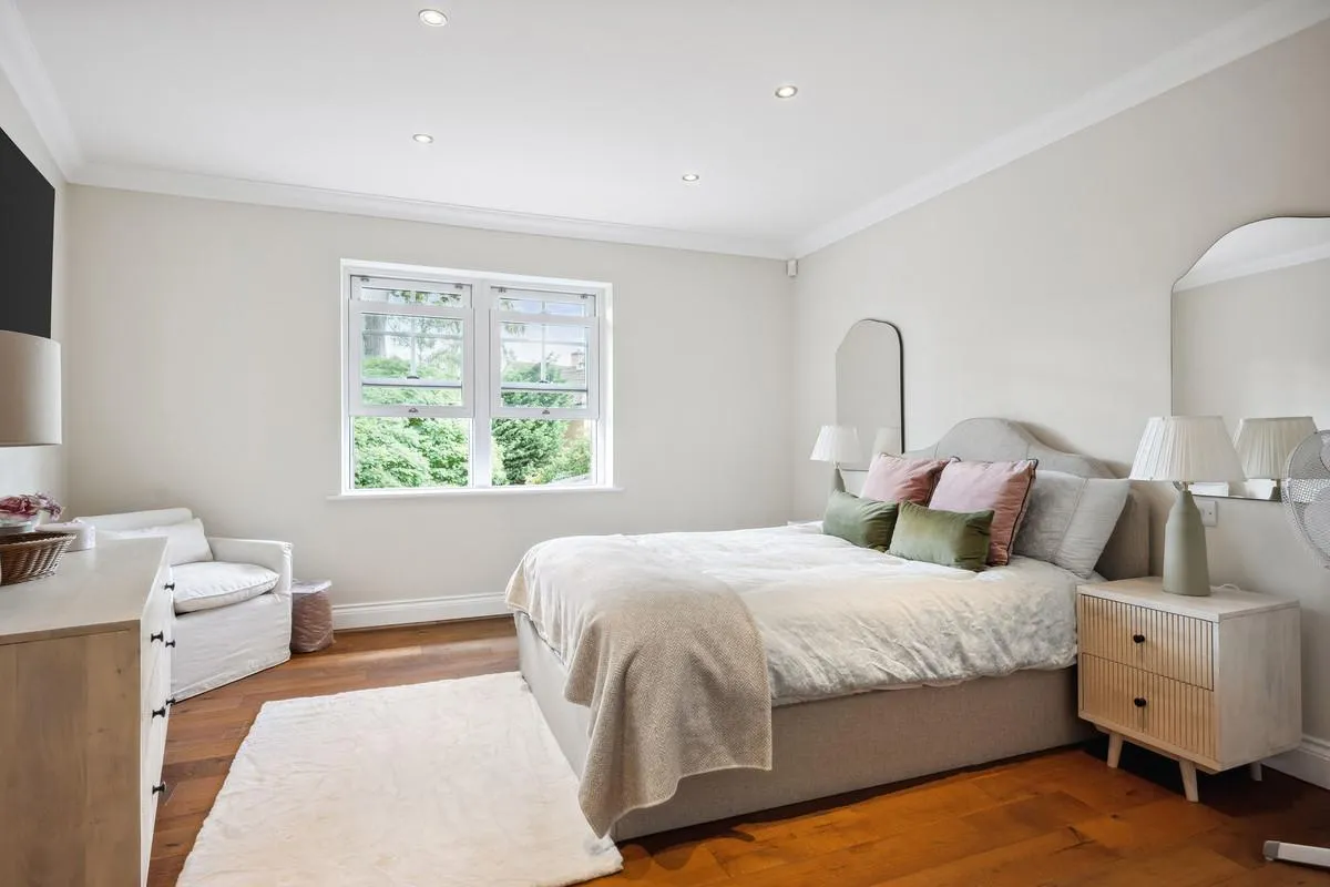 Ruxley Crescent, Esher, KT10, photo 26