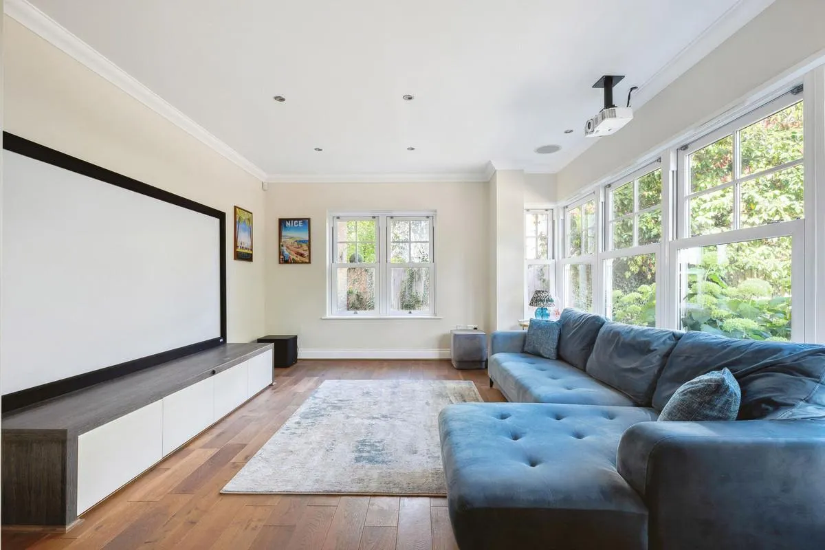 Ruxley Crescent, Esher, KT10, photo 18