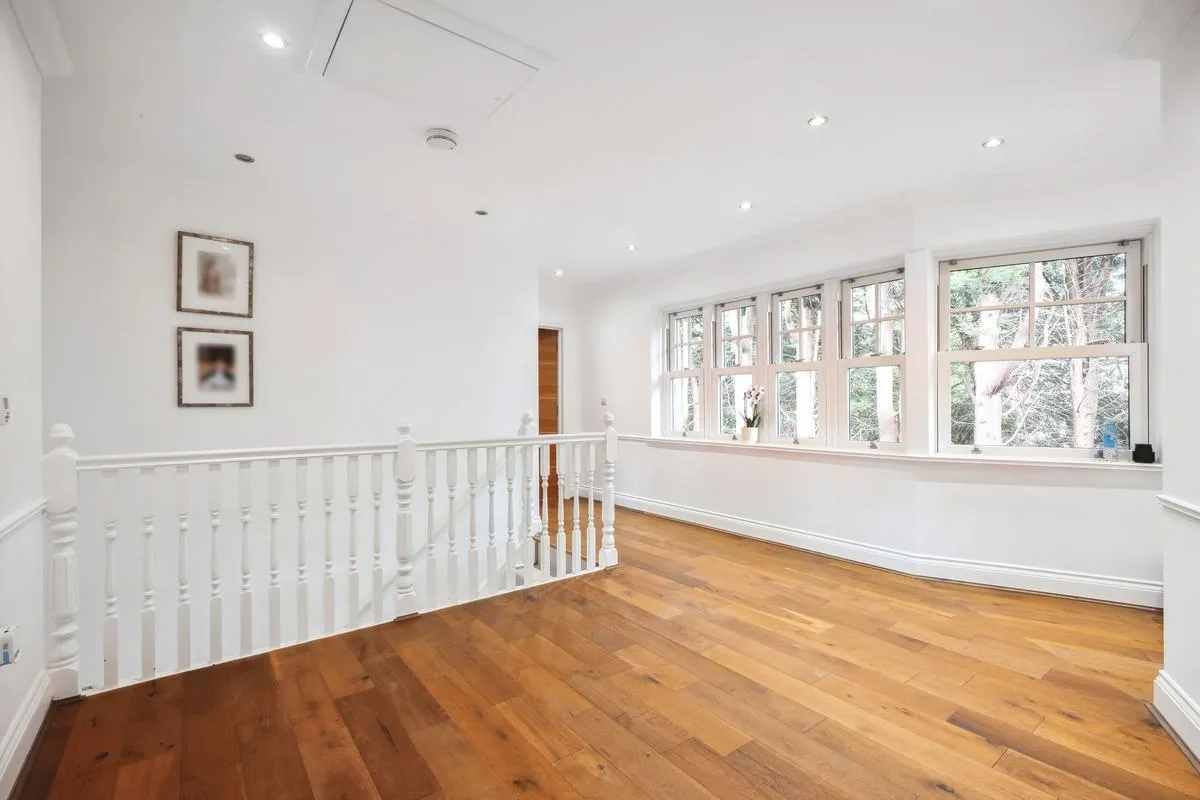Ruxley Crescent, Esher, KT10, photo 19