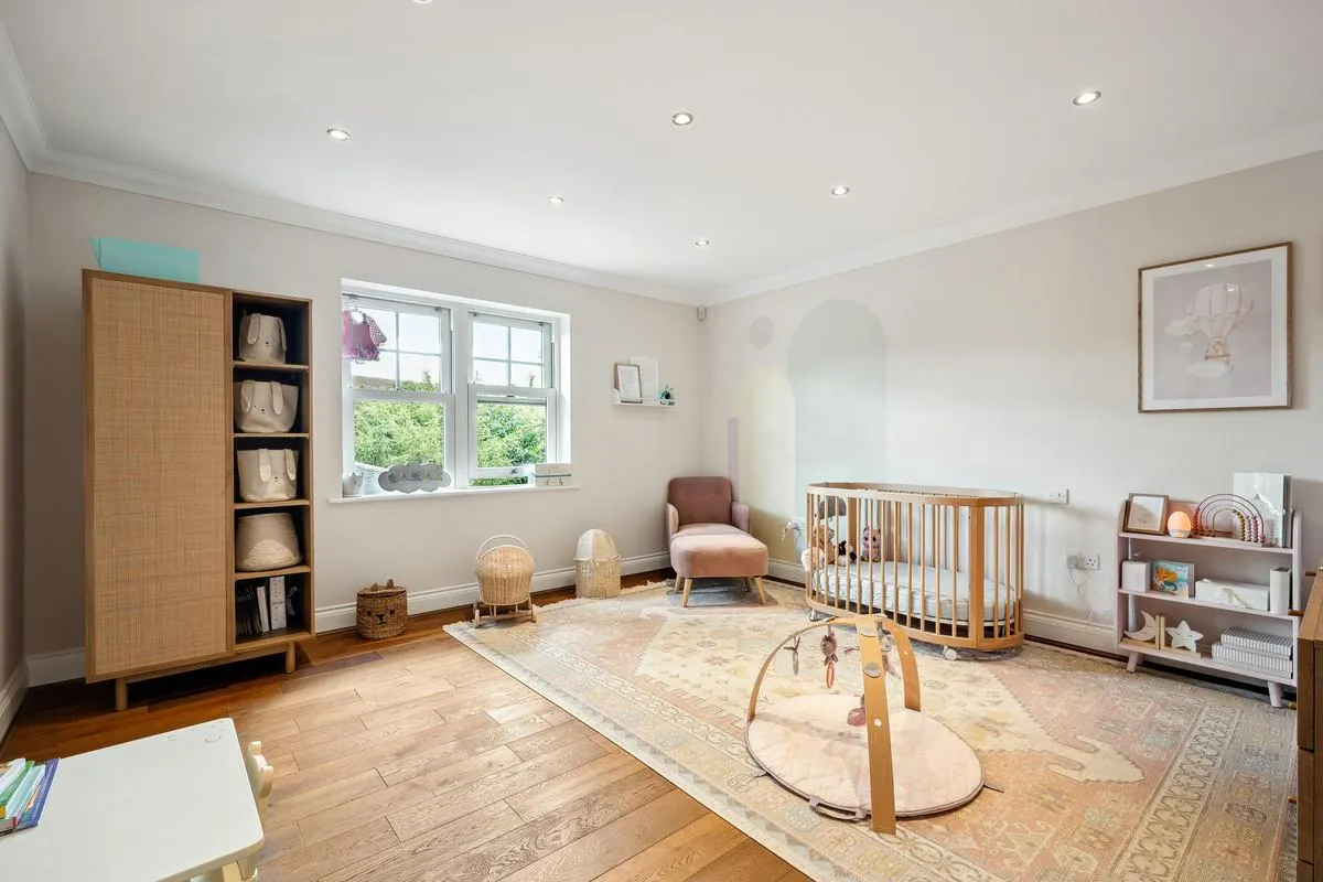 Ruxley Crescent, Esher, KT10, photo 23