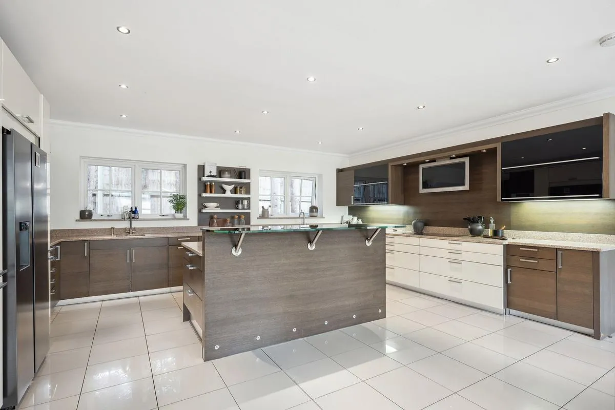 Ruxley Crescent, Esher, KT10, photo 13