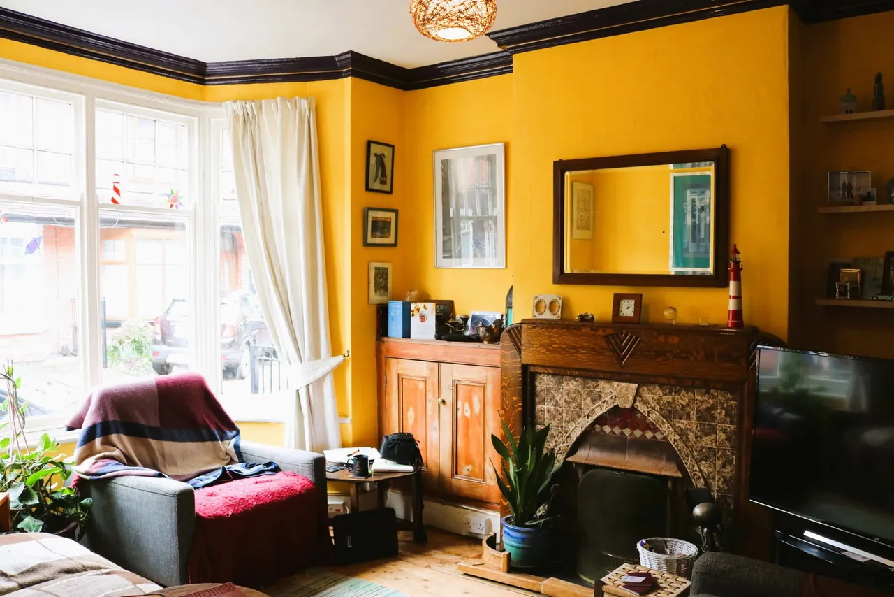 3 bed house for sale — Merton Avenue