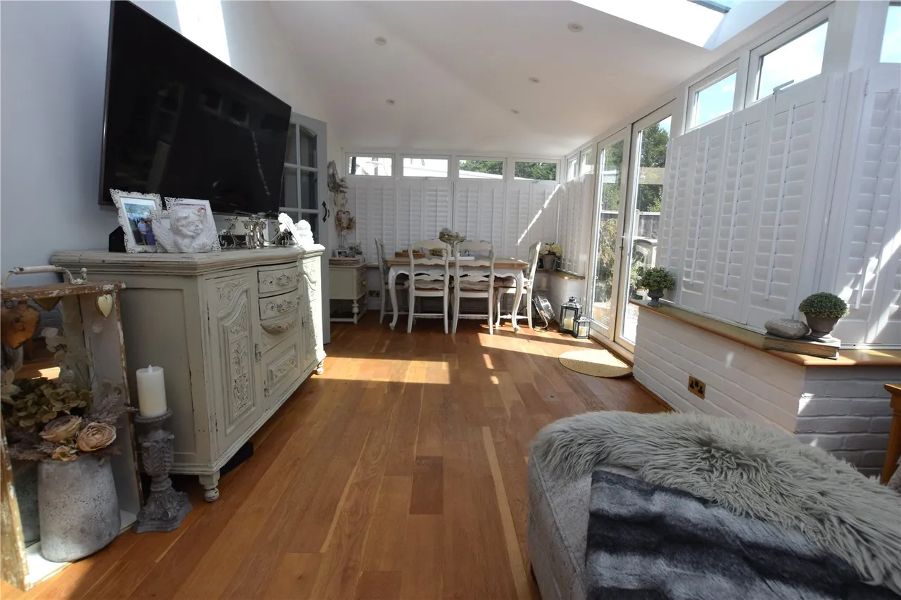Blackthorn Crescent, Farnborough, Hampshire, GU14 9AF, photo 5