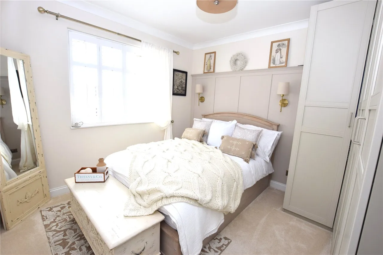 Blackthorn Crescent, Farnborough, Hampshire, GU14 9AF, photo 16