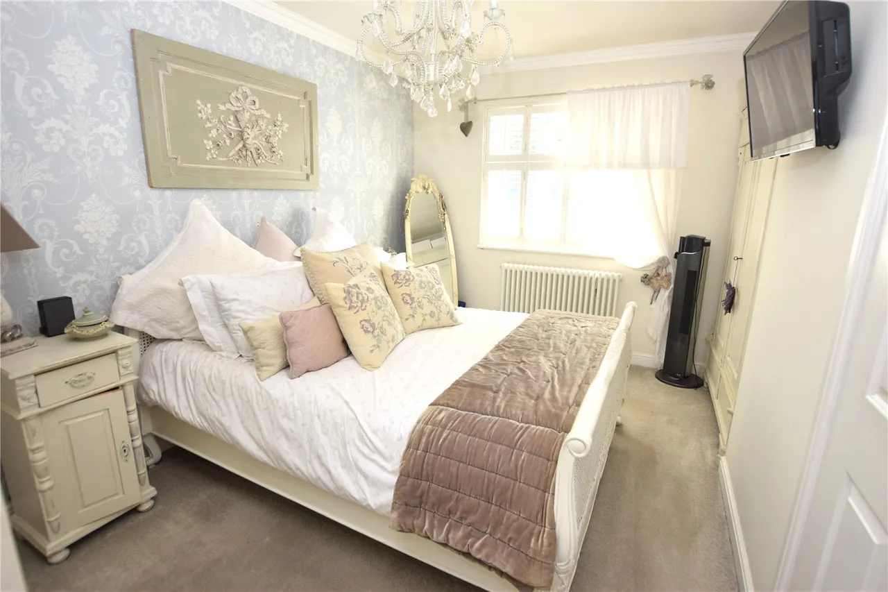 Blackthorn Crescent, Farnborough, Hampshire, GU14 9AF, photo 15