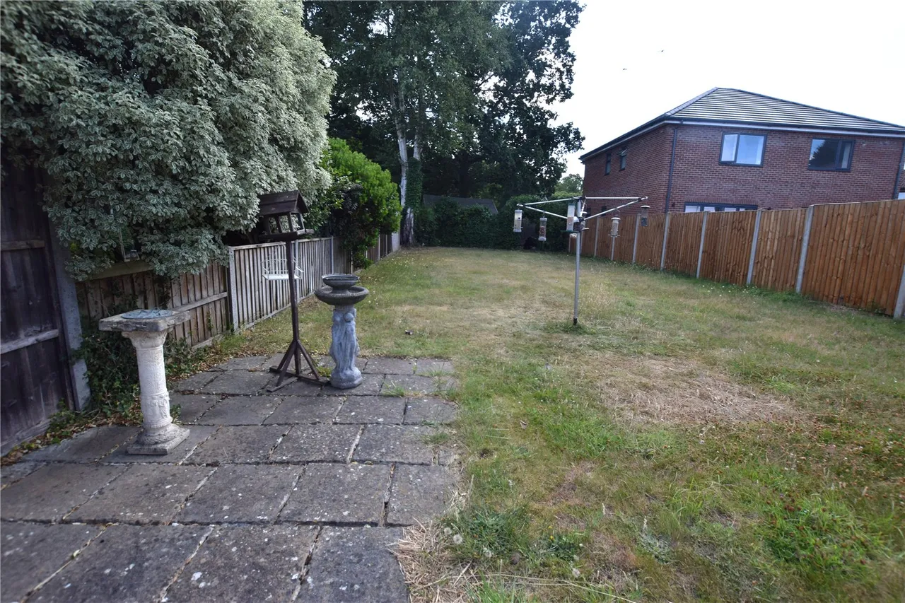 Blackthorn Crescent, Farnborough, Hampshire, GU14 9AF, photo 19
