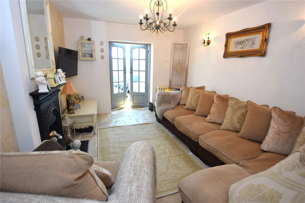 Blackthorn Crescent, Farnborough, Hampshire, GU14 9AF, photo 9