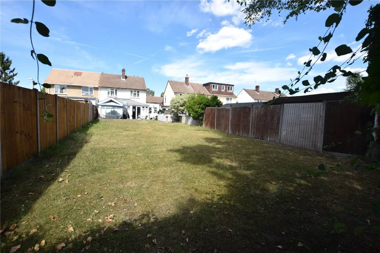 Blackthorn Crescent, Farnborough, Hampshire, GU14 9AF, photo 4