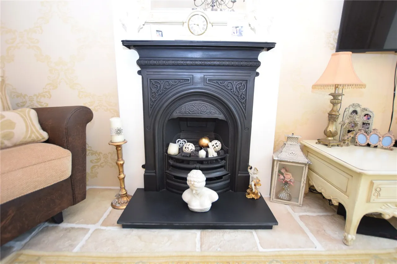 Blackthorn Crescent, Farnborough, Hampshire, GU14 9AF, photo 7