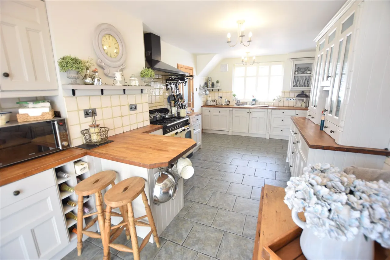 Blackthorn Crescent, Farnborough, Hampshire, GU14 9AF, photo 11