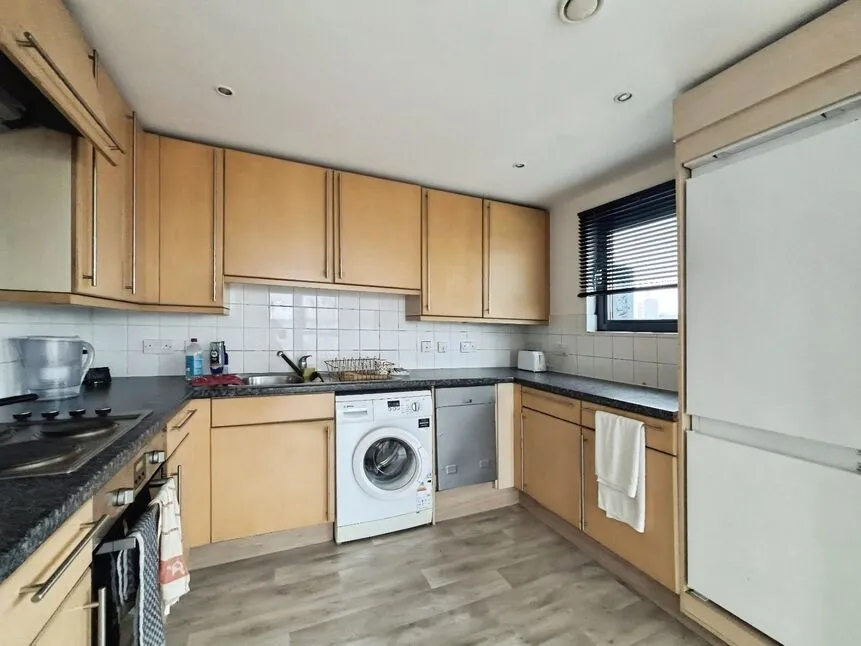 2 bed flat for sale, Forest Lane, London, E15