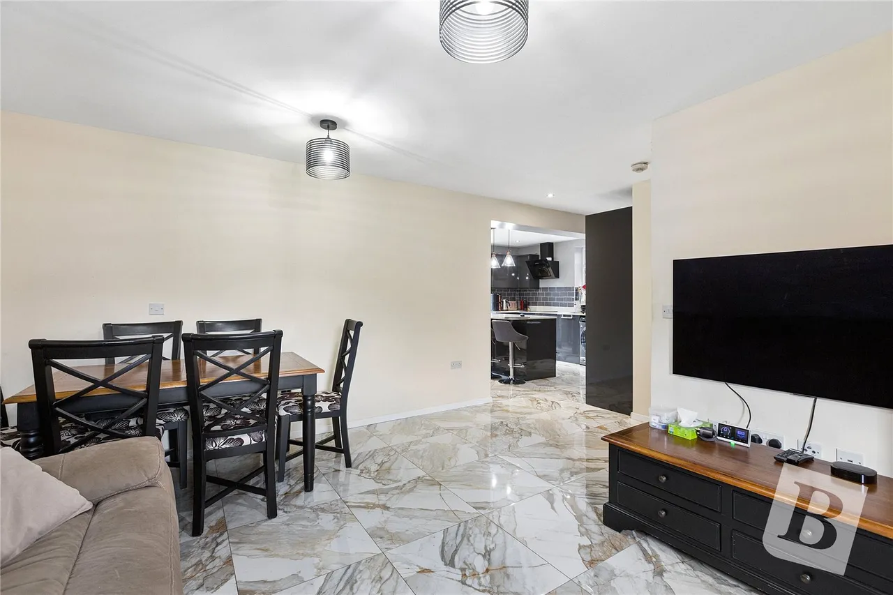 Kean Crescent, Dagenham, RM8, photo 2