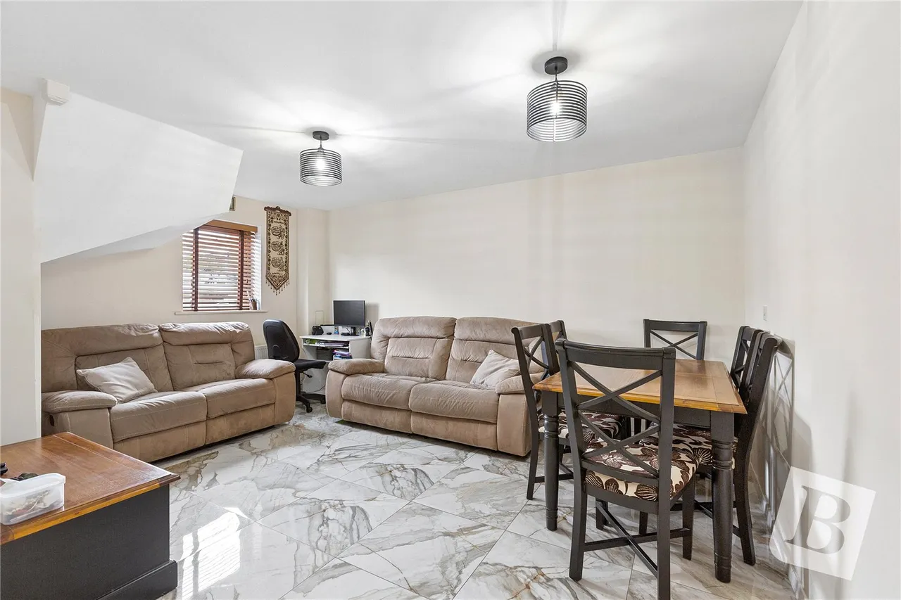 Kean Crescent, Dagenham, RM8, photo 3