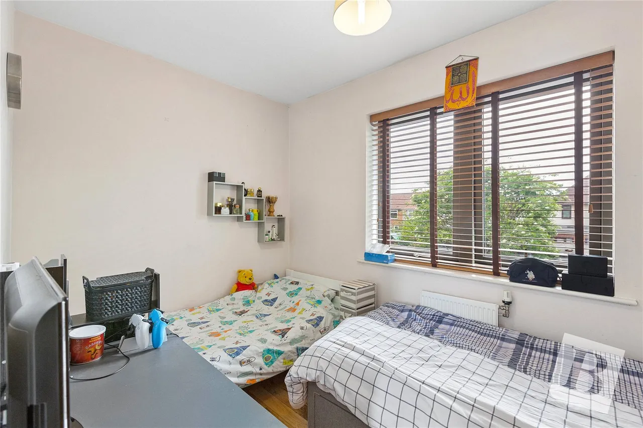 Kean Crescent, Dagenham, RM8, photo 4