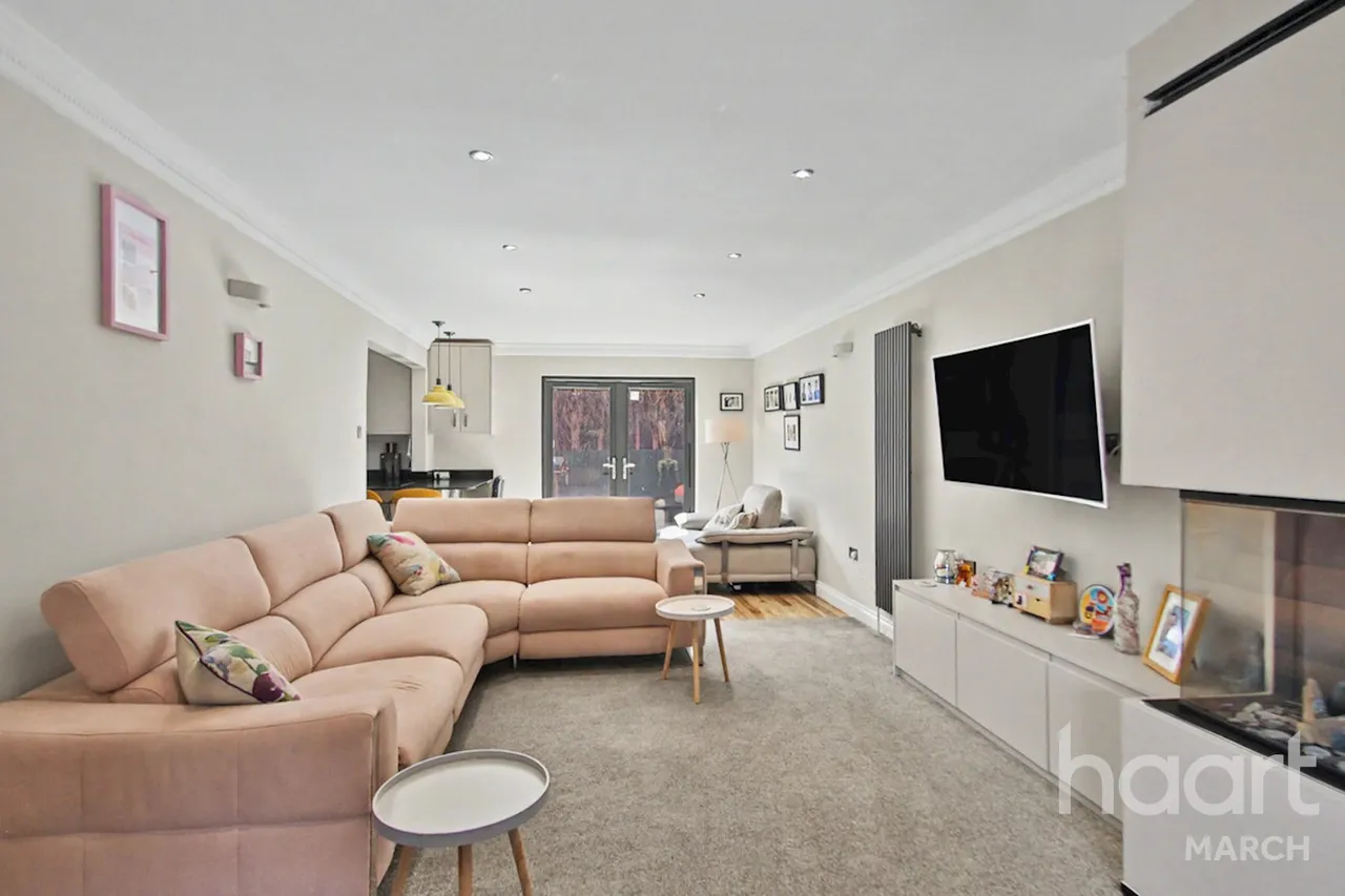 Willowbrook Drive, Coates, PE7, photo 11