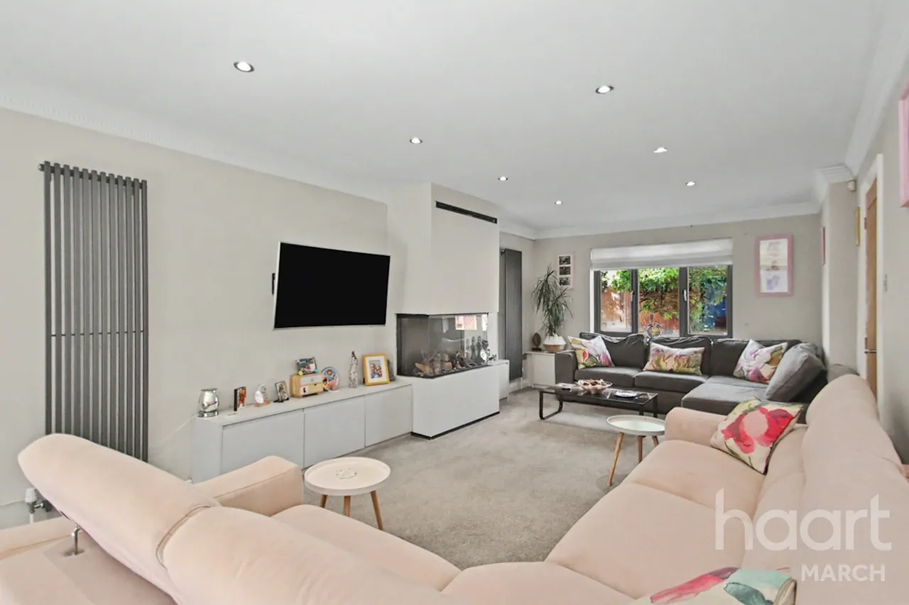 Willowbrook Drive, Coates, PE7, photo 12
