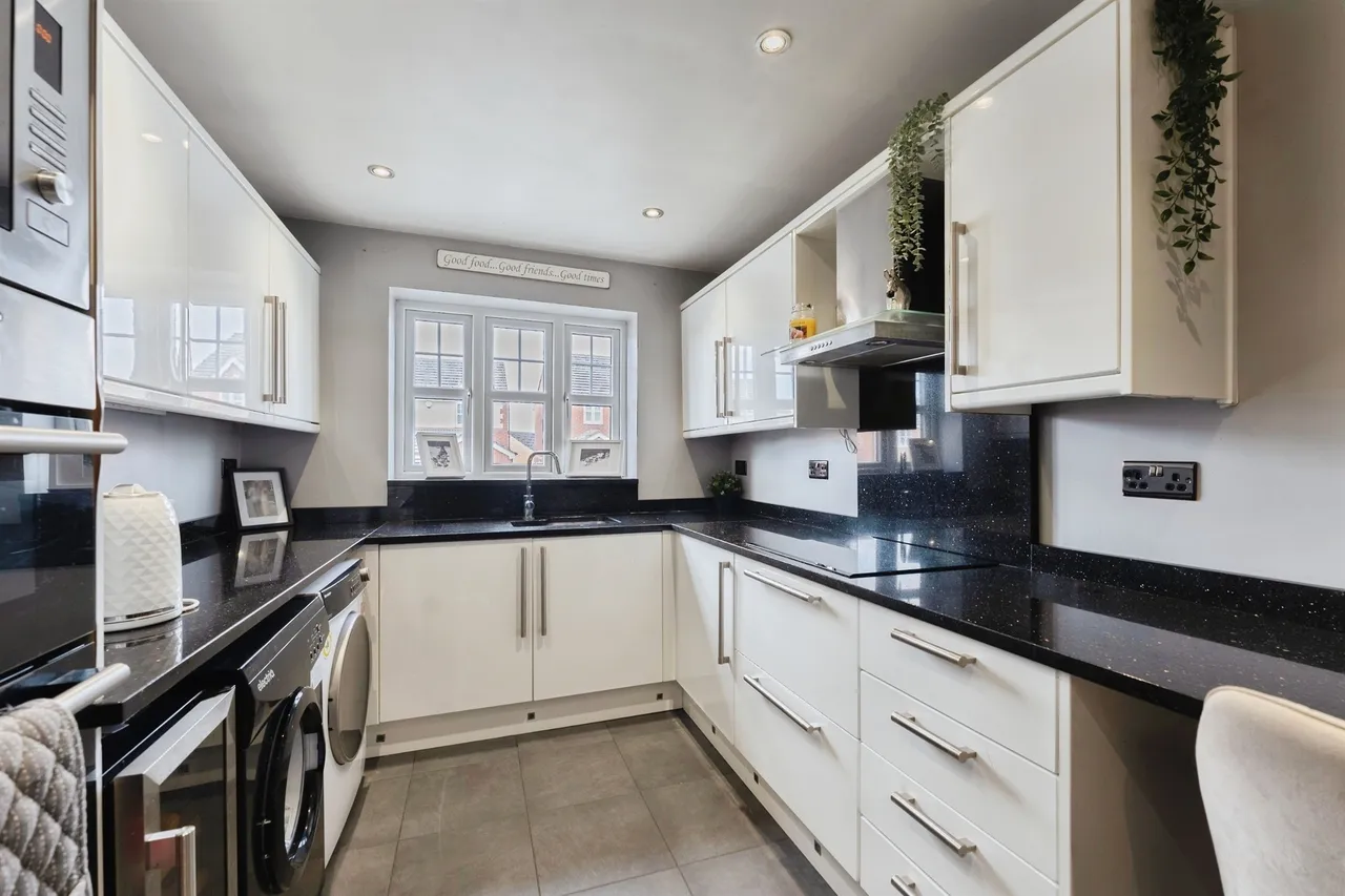Denham Close, Prenton, photo 8
