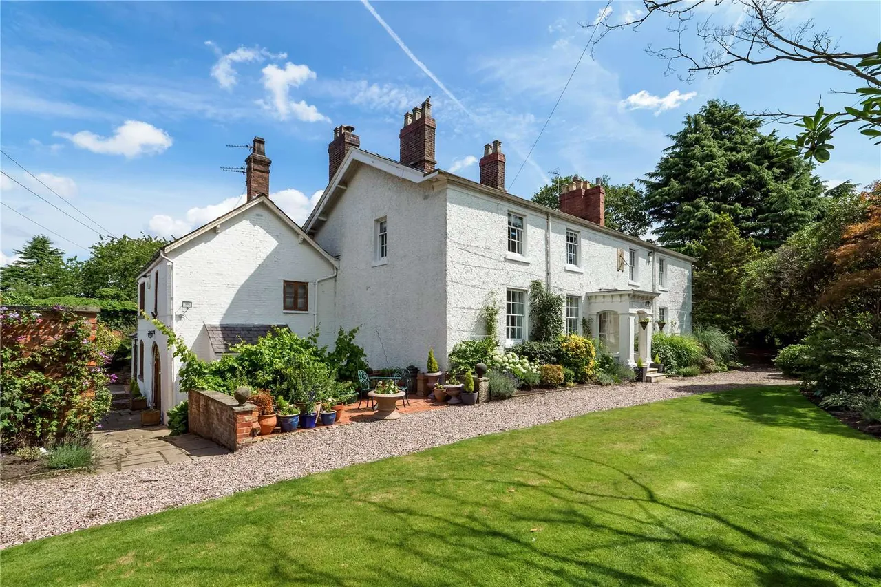 6 bed house for sale, Altrincham Road, Styal, SK9