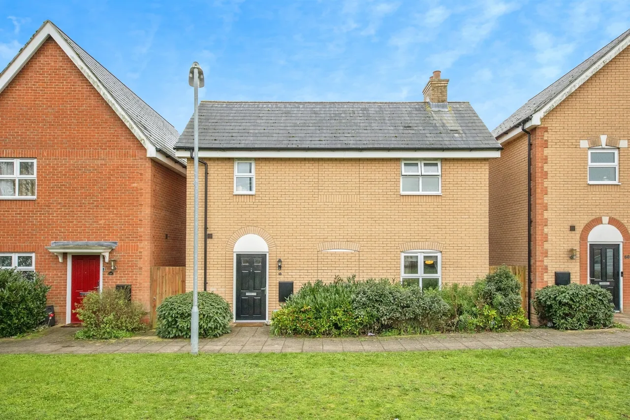 2 bed house for sale — Peache Road, Colchester