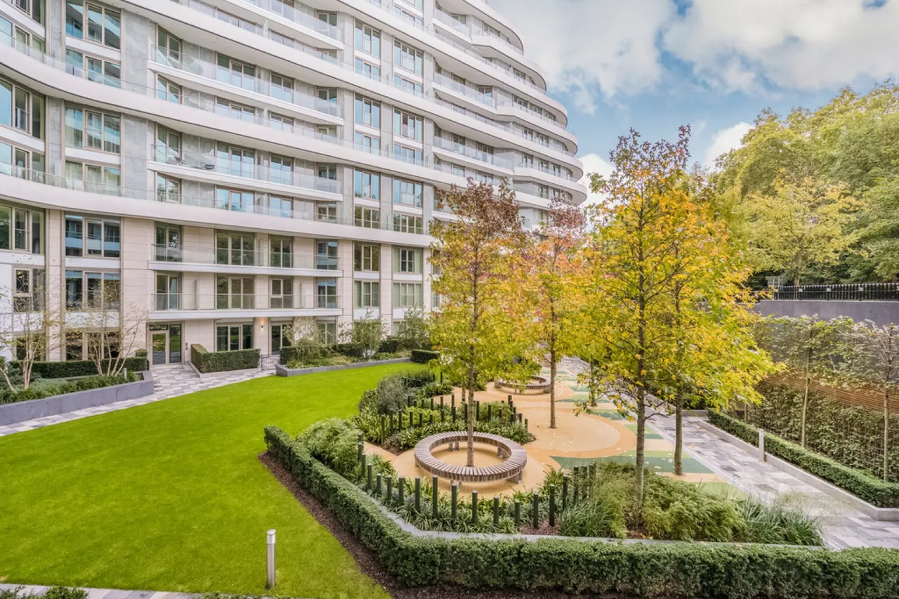 3 bed flat for sale — Cascade Court
